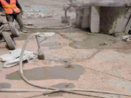 靖江水泥混凝土路面板底注浆技术 路面脱空注浆整治方案